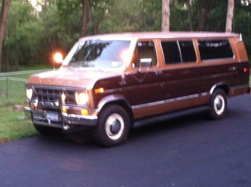 12 passenger club wagon