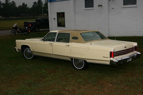 1976 Lincoln Continental Towncar, image 2