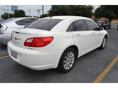 Limited 2.4L CD black cloth interior low milage, image 3