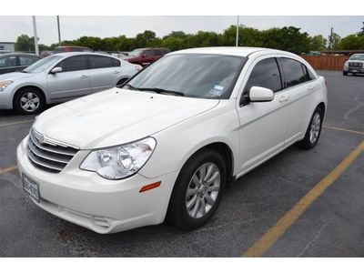 Limited 2.4L CD black cloth interior low milage, image 6