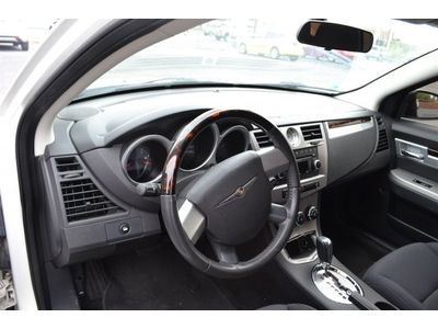Limited 2.4L CD black cloth interior low milage, image 11