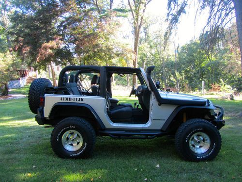 Upgraded 2011 jeep wrangler sport sport utility 2-door 3.8l