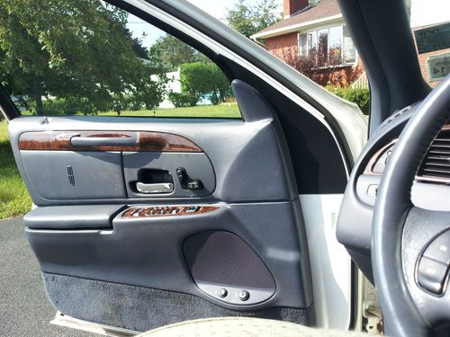 2000 Lincoln Town Car Executive Sedan 4-Door 4.6L, image 7