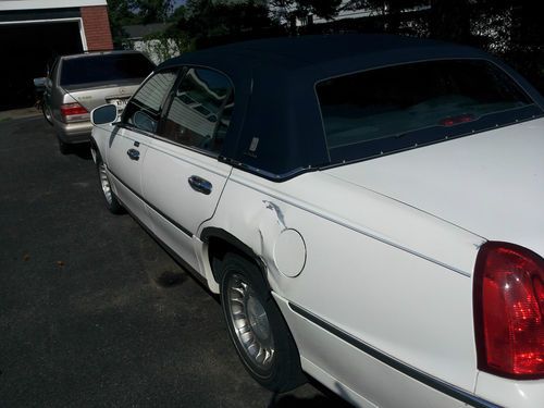 2000 Lincoln Town Car Executive Sedan 4-Door 4.6L, image 8