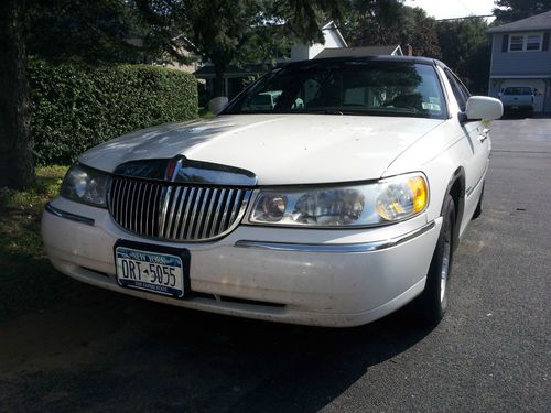2000 Lincoln Town Car Executive Sedan 4-Door 4.6L, image 9