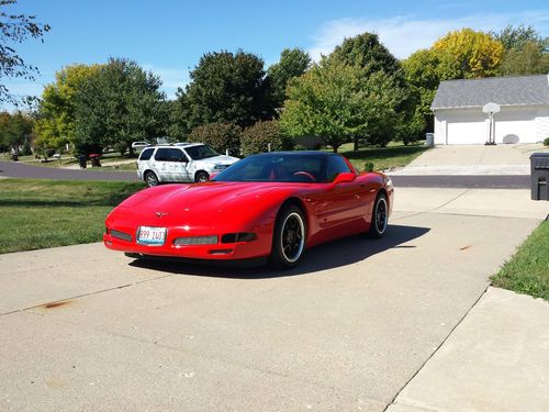 2004 chevrolet corvette base hatchback 2-door 5.7l