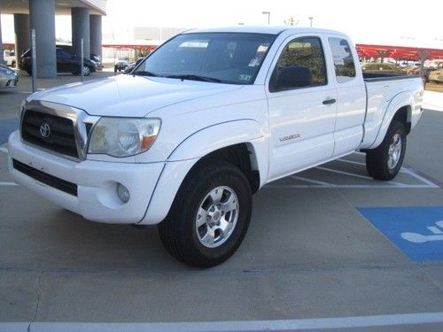 2005 toyota tacoma pre runner s/c 4.0l v6 auto 3 owners runs good.