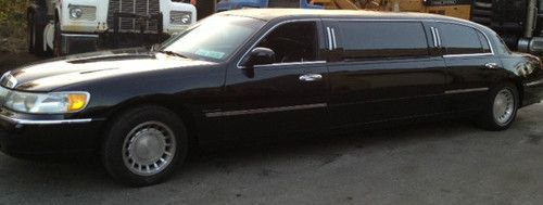 2001 lincoln town car signature series limousine**6 passanger**clean title!