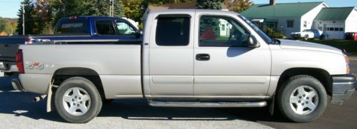 2005 chevrolet silverado,4wd, ext cab,5.3 engine, limited slip,at,,81250 miles