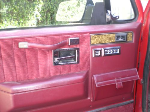 1991 suburban 4x4 ONE OWNER ORIGINAL PAINT LOADED SOUTHERN CALIFORNIA TRUCK, image 11