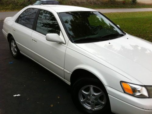 1999 Toyota Camry LE, image 2