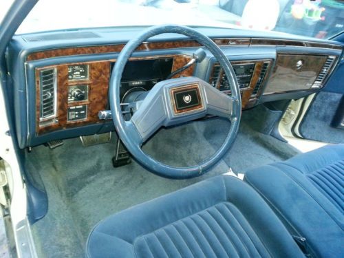 Кадиллак Brougham 1990