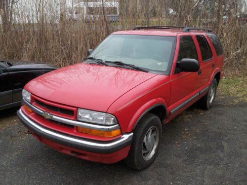 2000 Chevrolet Blazer LS Sport Utility 4-Door 4.3L, image 2