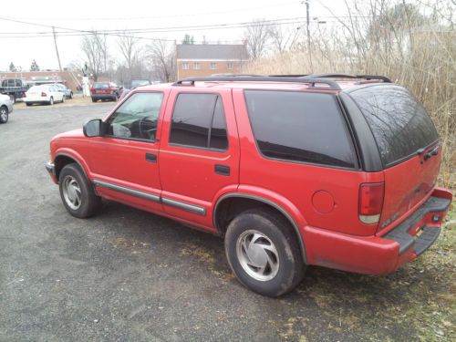 2000 Chevrolet Blazer LS Sport Utility 4-Door 4.3L, image 4