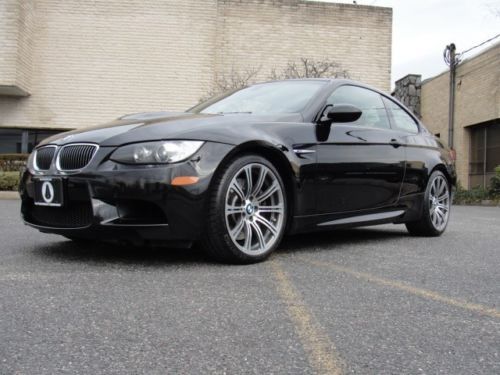 Beautiful 2009 bmw m3, loaded with options, just serviced