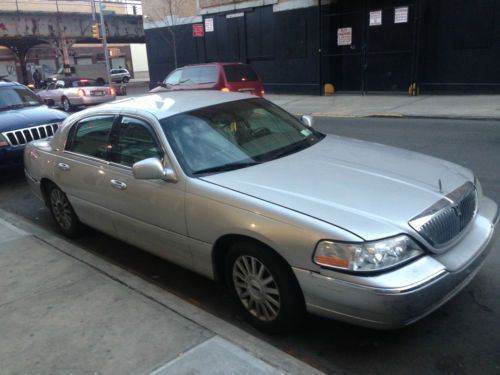 2003 lincoln town car executive sedan 4-door 4.6l