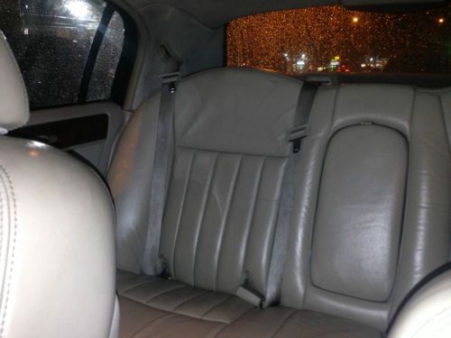 2003 Lincoln Town Car Executive Sedan 4-Door 4.6L, image 5