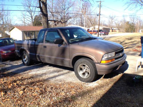 1998 s 10 ls 2.2 l standard 5 speed ext cab.