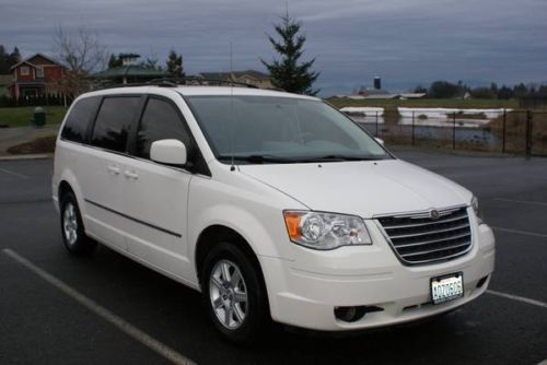 2010 chrysler town country touring