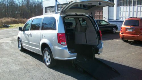 2012 dodge grand caravan crew rear loading ramp wheelchair handicap mobility van