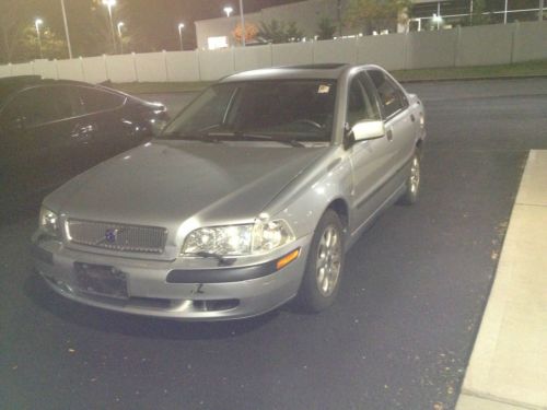 2001 volvo s40 base sedan 4-door 1.9l