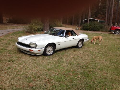 Beautiful xjs jag, white with new top and seats. low miles 6cyl new tires