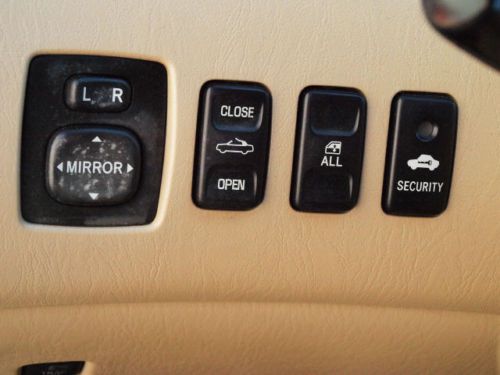 104179 miles Convertible leatehr seats AM FM CD Cassette, image 44