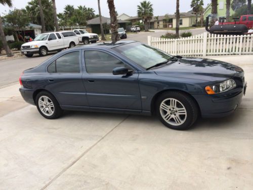 2006 volvo s60 2.5t fully loaded, leather, sun roof must look!!!