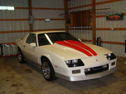 1988 chevrolet camaro iroc-z coupe 2-door 5.7l