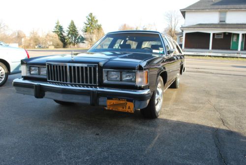 Mercury colony park 8 passenger wagon