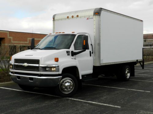 Chevrolet c4500 20&#039; box truck duramax diesel automatic maxon lift 1 owner