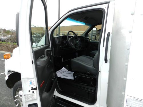 Chevrolet C4500 20' Box Truck Duramax Diesel Automatic Maxon Lift 1 OWNER, US $15,900.00, image 13
