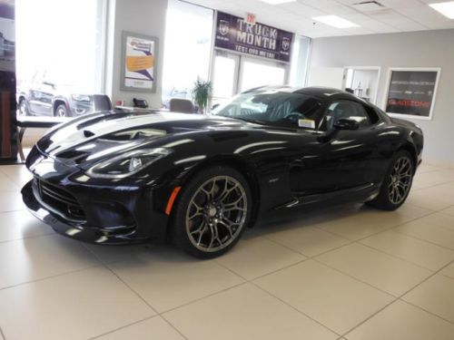 Srt with factory stripe package, sabelt leather seats and sidewinder wheels