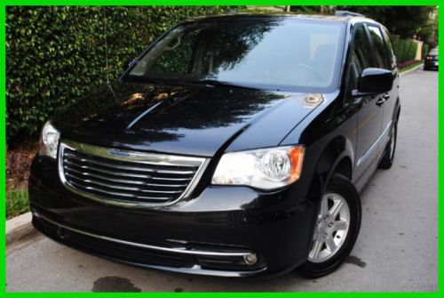 2011 chrysler town&amp;country touring, back up camera, fm/cd/dvd/mp3, best offer!!!
