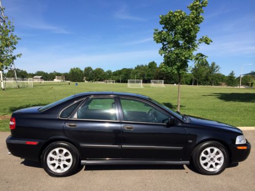 2002 volvo s40 base sedan 4-door 1.9l