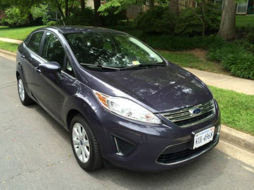 2012 ford fiesta se sedan 4-door 1.6l, manual transmission