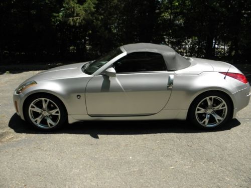 2004 nissan 350z enthusiast convertible 2-door 3.5l