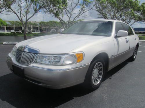 2002 lincoln town car premium signature series 49k miles! like new fl car clean!