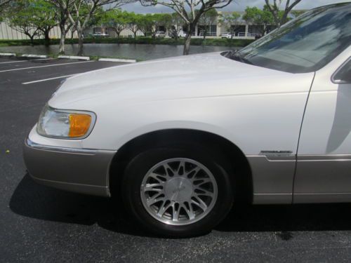 2002 Lincoln Town Car Premium Signature Series 49K MILES! Like NEW FL Car CLEAN!, image 9