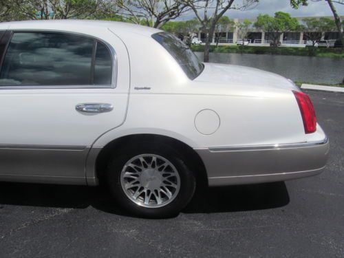 2002 Lincoln Town Car Premium Signature Series 49K MILES! Like NEW FL Car CLEAN!, image 10