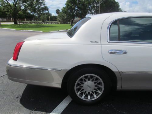 2002 Lincoln Town Car Premium Signature Series 49K MILES! Like NEW FL Car CLEAN!, image 12