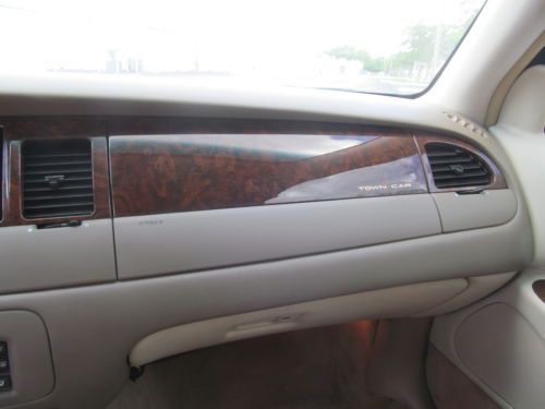 2002 Lincoln Town Car Premium Signature Series 49K MILES! Like NEW FL Car CLEAN!, image 28