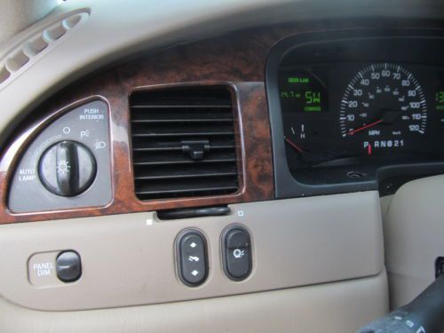 2002 Lincoln Town Car Premium Signature Series 49K MILES! Like NEW FL Car CLEAN!, image 29