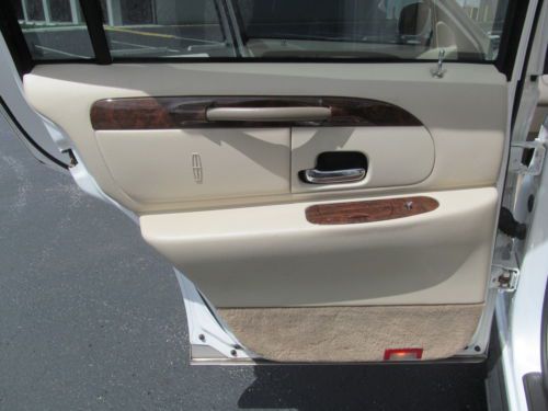 2002 Lincoln Town Car Premium Signature Series 49K MILES! Like NEW FL Car CLEAN!, image 37