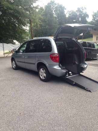 2005 blue sxt handicap wheelchair accessible van!