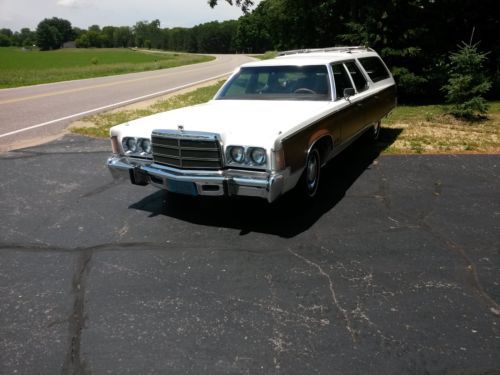 Station wagon 8 passenger