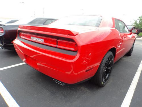 2014 dodge challenger sxt