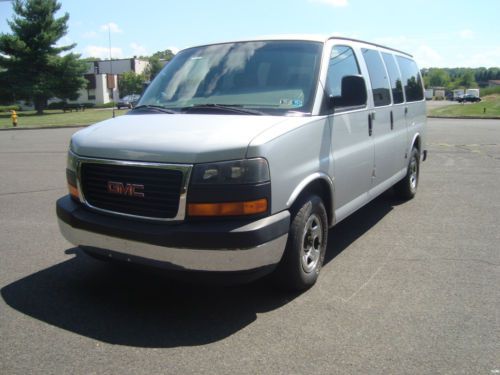 2004 gmc savana 1500  van all wheel drive!! leather, great people carrier!