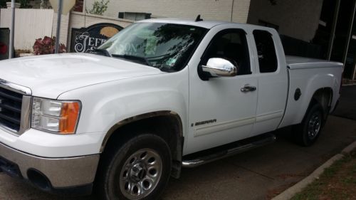 4 door , v8 , extended cab , white , with truck bed cover , 95,000 miles
