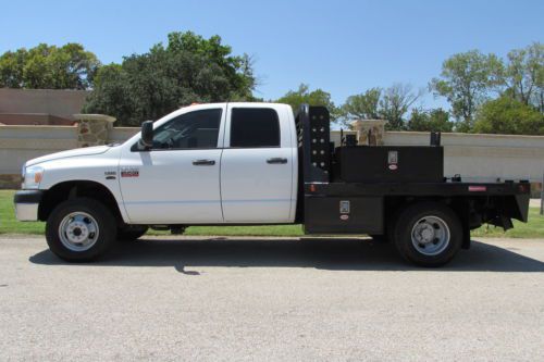 Hemi v8 quad cab drw flatbed 2wd